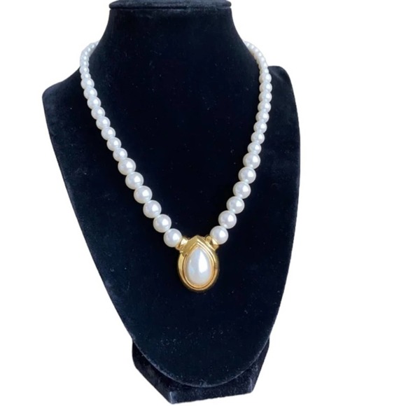 Vintage Napier Pearl chocker. Beautiful in excellent condition. - Picture 1 of 9